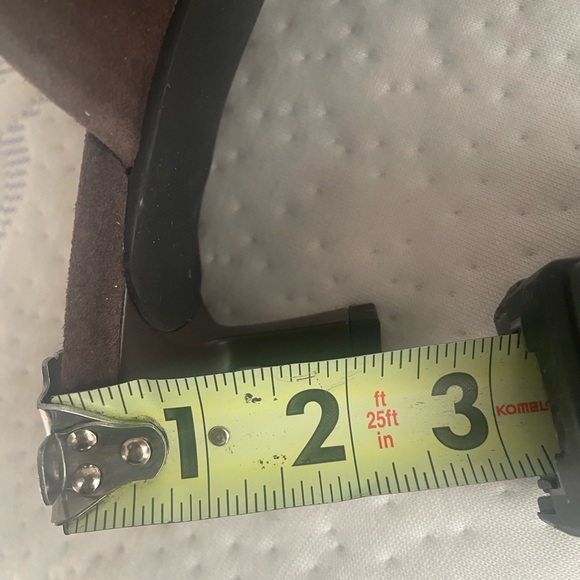 Wide Thong Suede Heels - Picture 7 of 7